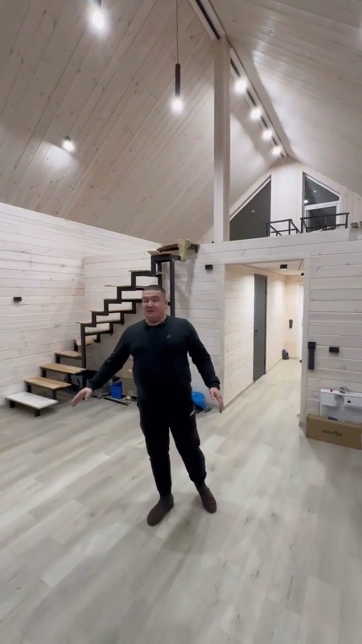 A barn-style home with a double-height living room and a 28 m² mezzanine