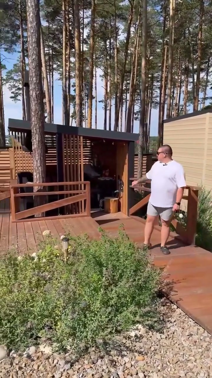 An L-shaped glamping home: layout and interiors
